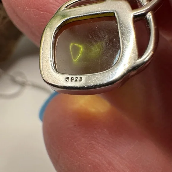 Sterling silver Celtic knot pendant w/lime green glass stone on sterling chain. - Picture 7 of 7